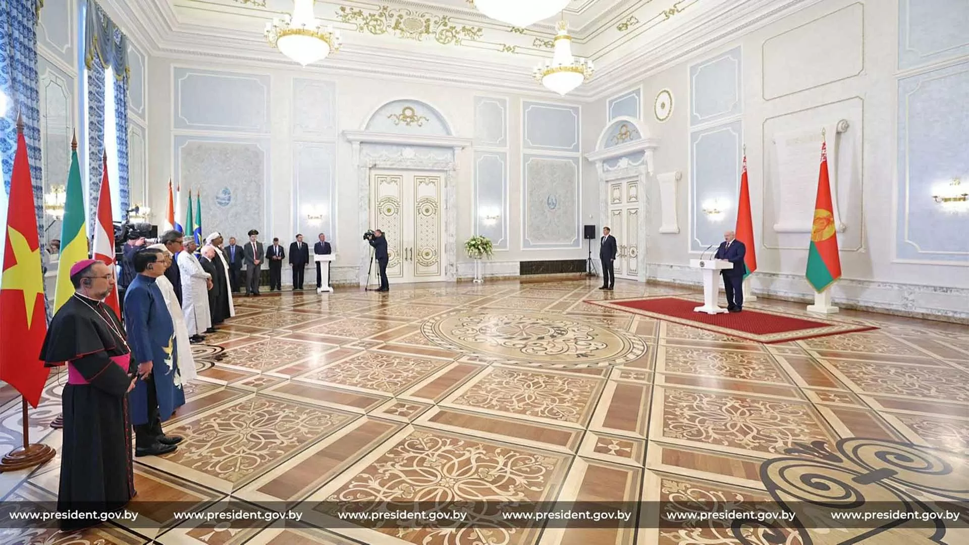 Đại sứ Việt Nam trình Thư ủy nhiệm lên Tổng thống Belarus