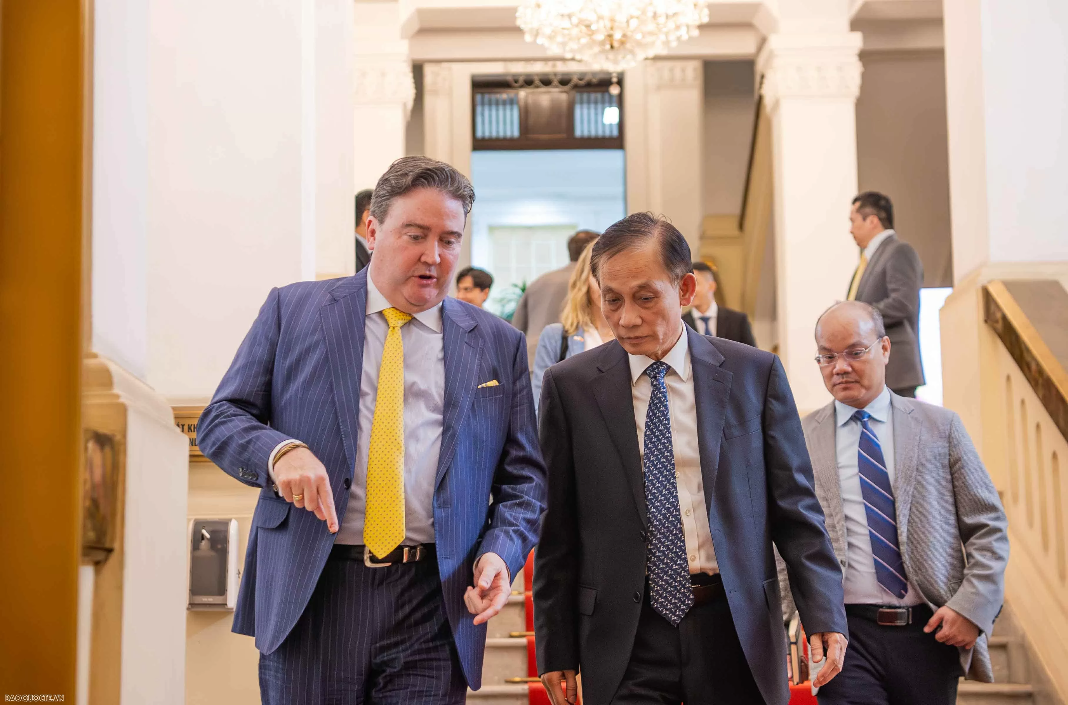 Quyền Bộ trưởng Bộ Ngoại giao Lê Hoài Trung tiếp Đại sứ Hoa Kỳ Marc Knapper