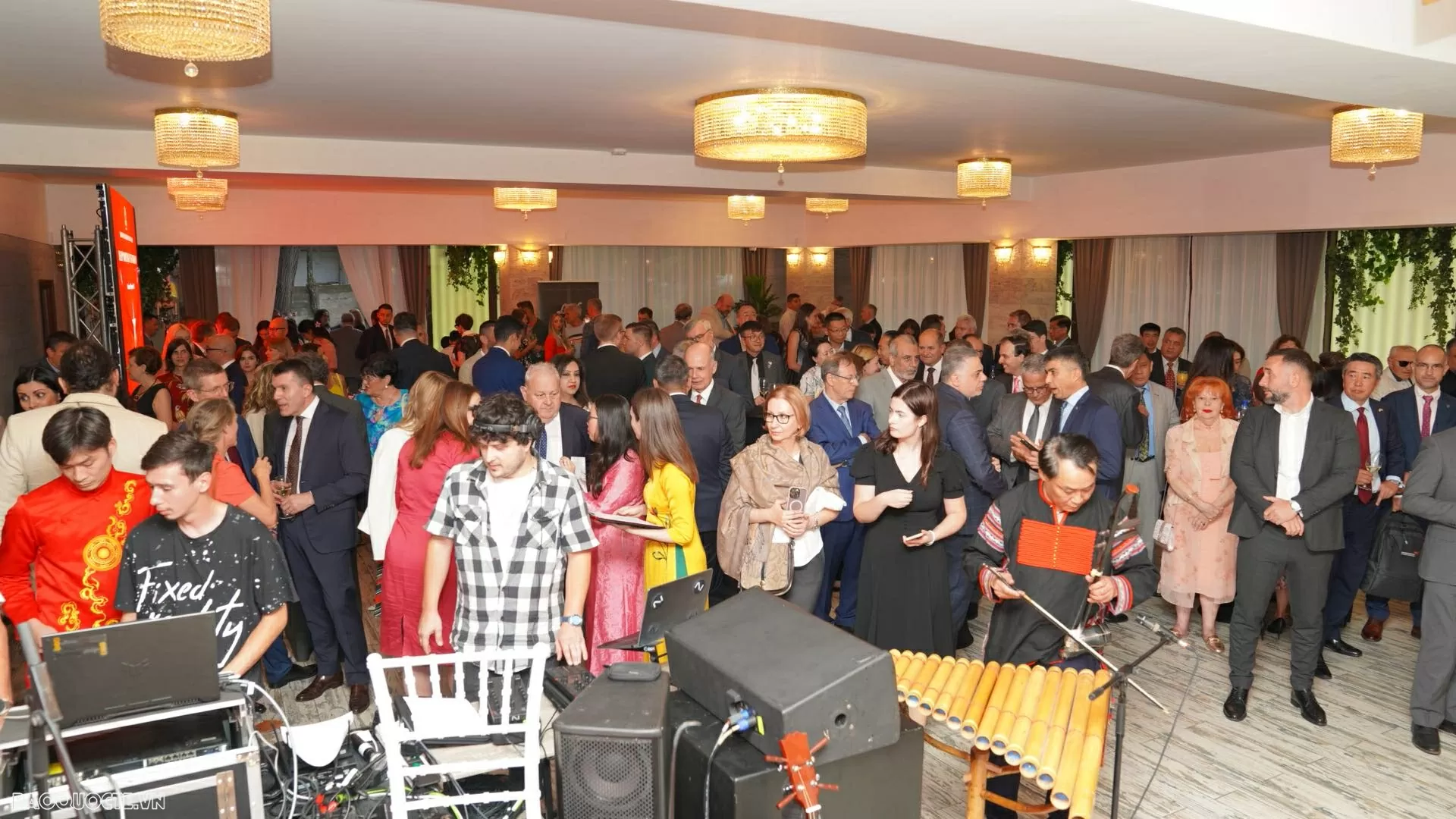 Đại sứ quán Việt Nam tại Romania tổ chức Lễ kỷ niệm 80 năm Quốc khánh và 75 năm thiết lập quan hệ ngoại giao Đại sứ quán Việt Nam tại Romania tổ chức Lễ kỷ niệm 80 năm Quốc khánh và 75 năm thiết lập quan hệ ngoại giao