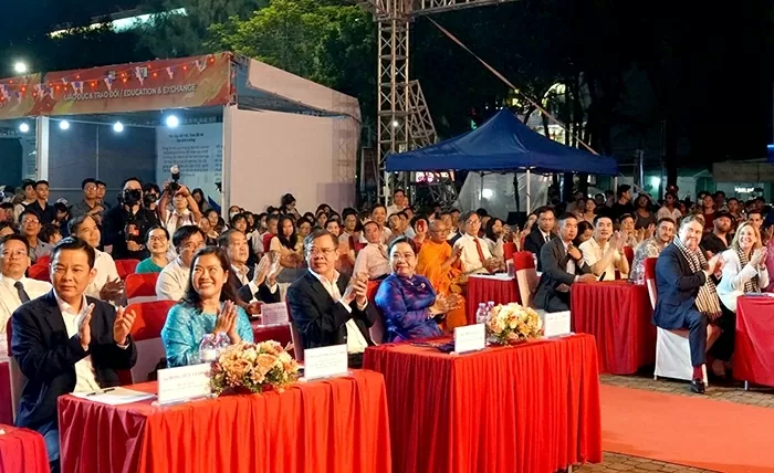 Giao lưu Việt - Mỹ tại Cần Thơ Giao lưu Việt - Mỹ tại Cần Thơ