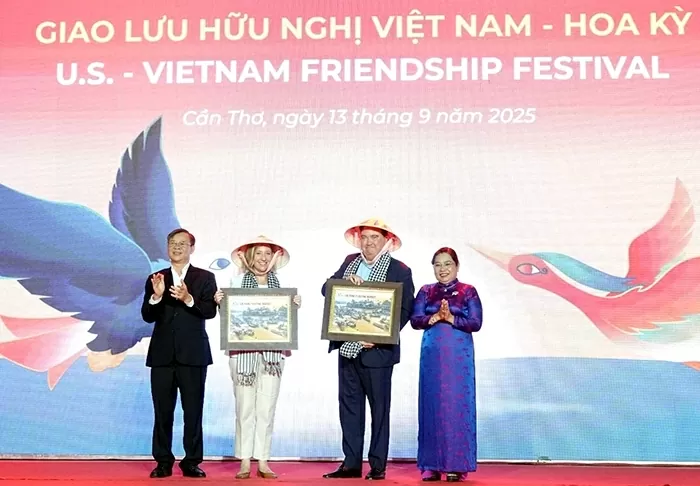 Giao lưu Việt - Mỹ tại Cần Thơ