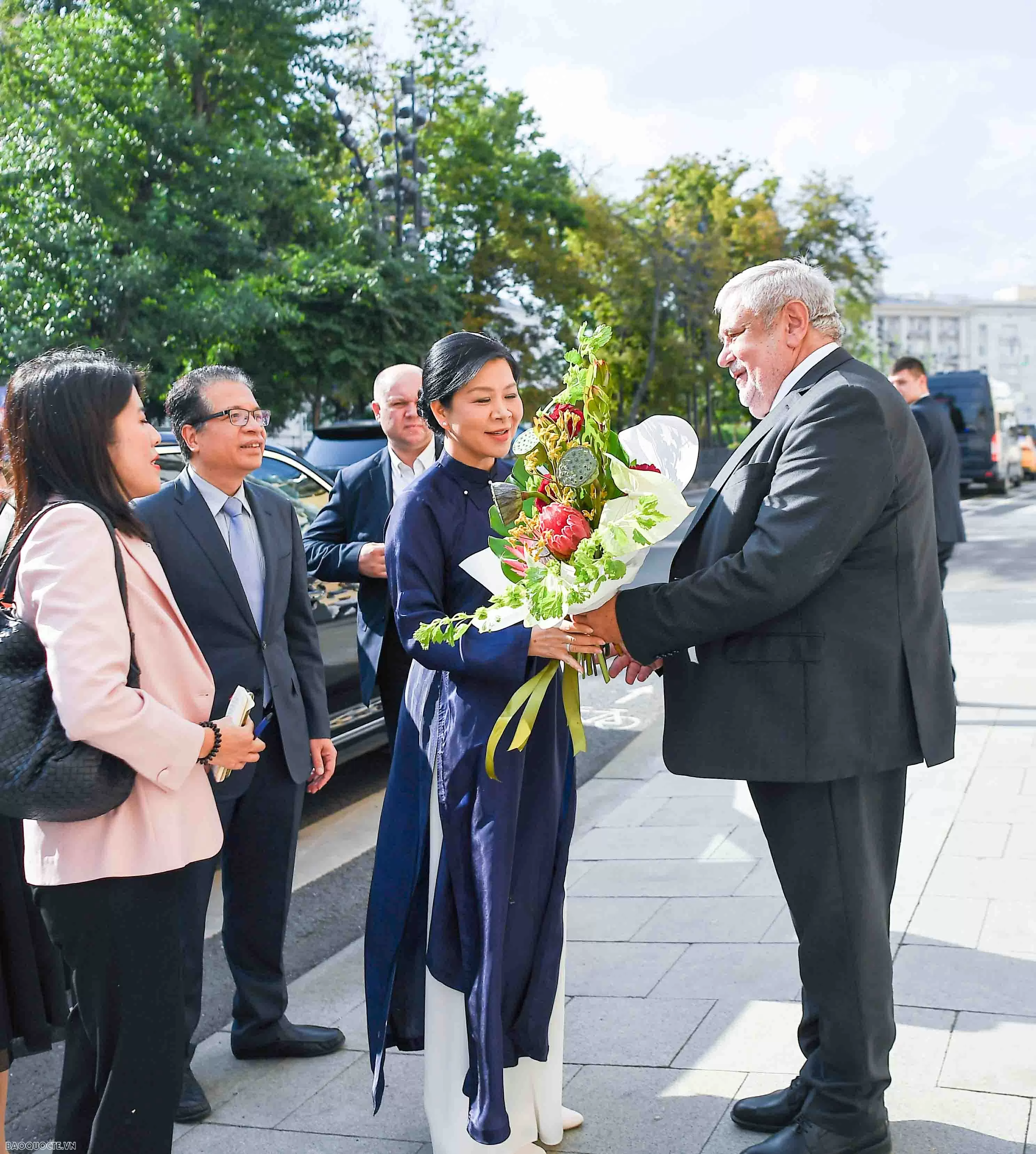 Áo dài Việt vào Bảo tàng Nga Áo dài Việt vào Bảo tàng Nga