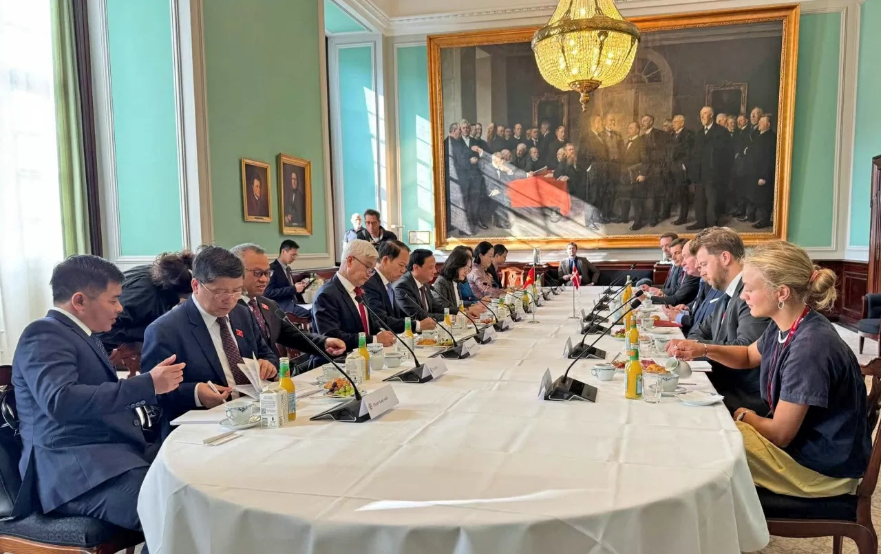 Phó Chủ tịch Quốc hội Nguyễn Khắc Định và Đoàn đại biểu Quốc hội Việt Nam chào xã giao Chủ tịch Quốc hội Đan Mạch Søren Gade Phó Chủ tịch Quốc hội Nguyễn Khắc Định và Đoàn đại biểu Quốc hội Việt Nam chào xã giao Chủ tịch Quốc hội Đan Mạch Søren Gade