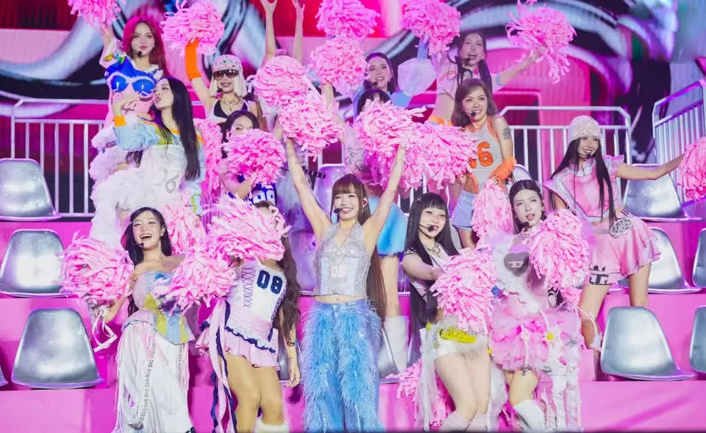 30 em xinh 'cháy hết mình' trong đêm concert 30 em xinh 'cháy hết mình' trong đêm concert