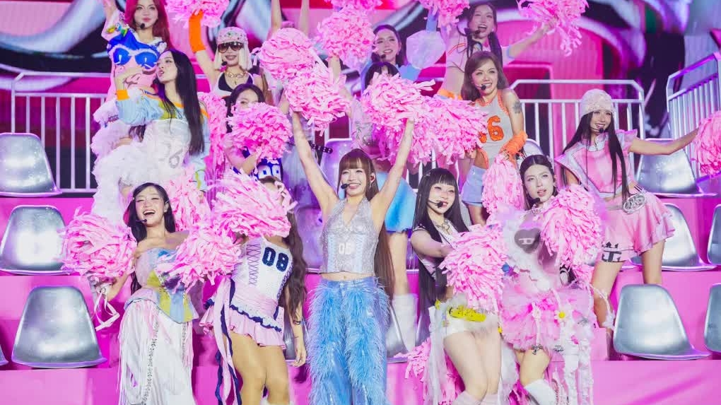 30 em xinh 'cháy hết mình' trong đêm concert đầu tiên tại TP. Hồ Chí Minh