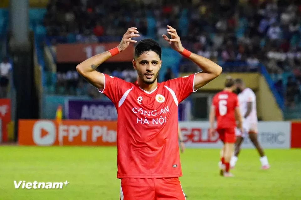 Tối 13/9, chủ nhà CLB Công an Hà Nội giành chiến thắng 2-0 trước đội khách Hải Phòng ở trận đấu sớm vòng 6 V-League 2025/26. Tối 13/9, chủ nhà CLB Công an Hà Nội giành chiến thắng 2-0 trước đội khách Hải Phòng ở trận đấu sớm vòng 6 V-League 2025/26.