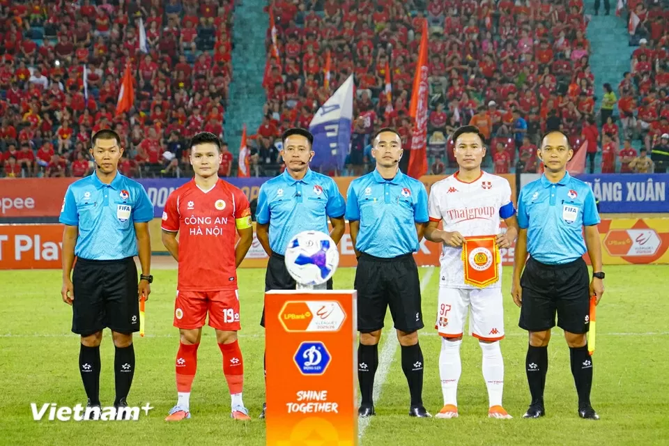Công an Hà Nội tạm giữ ngôi đầu V-League Công an Hà Nội tạm giữ ngôi đầu V-League