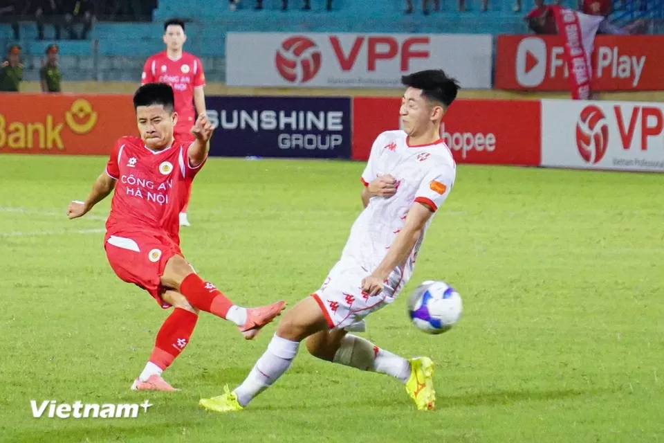 Công an Hà Nội tạm giữ ngôi đầu V-League Công an Hà Nội tạm giữ ngôi đầu V-League