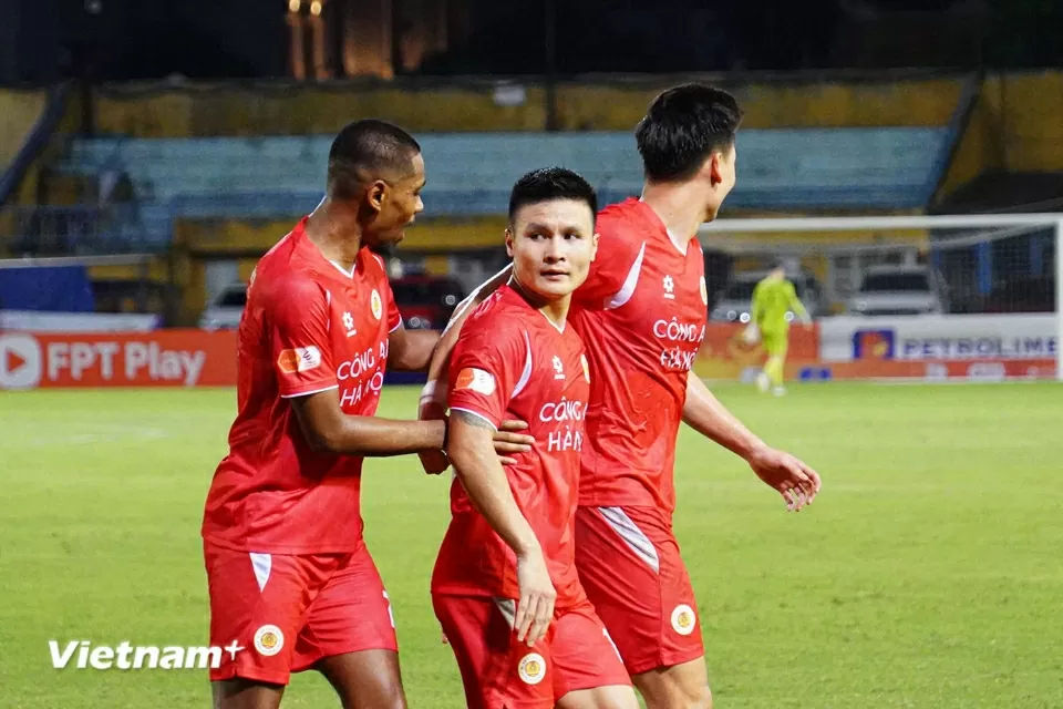 Công an Hà Nội tạm giữ ngôi đầu V-League Công an Hà Nội tạm giữ ngôi đầu V-League