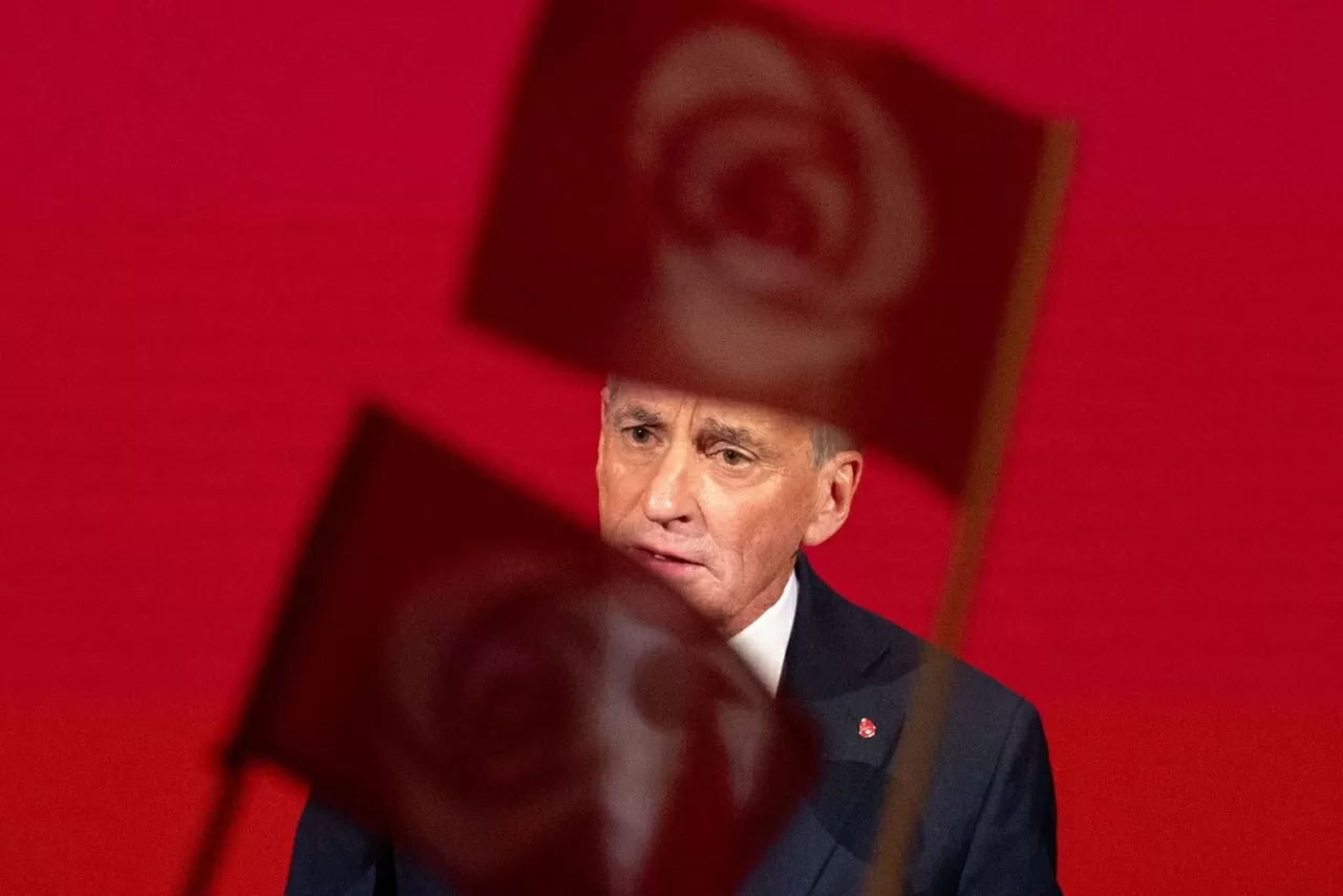 Ảnh ấn tượng: Tổng thống Mỹ 'tái xuất' một giải đấu sau 10 năm, cựu Thủ tướng Thái Lan chấp hành án tù, chính trường Nhật Bản lại biến động