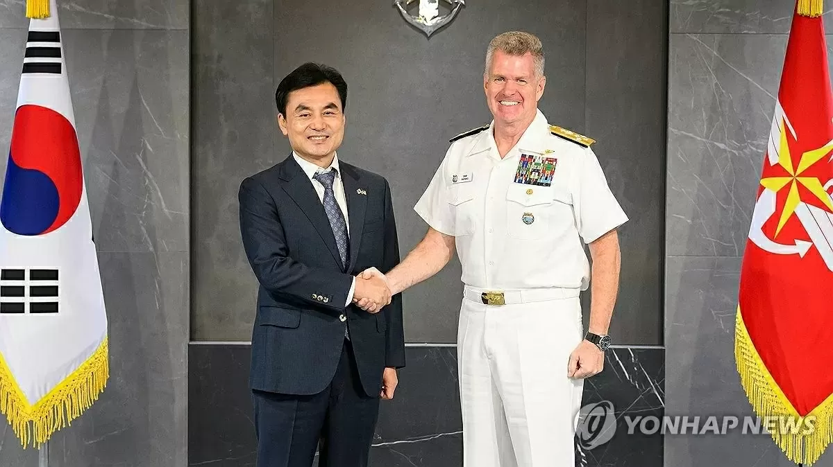 Ảnh ấn tượng: Tổng thống Mỹ 'tái xuất' một giải đấu sau 10 năm, cựu Thủ tướng Thái Lan chấp hành án tù, chính trường Nhật Bản lại biến động