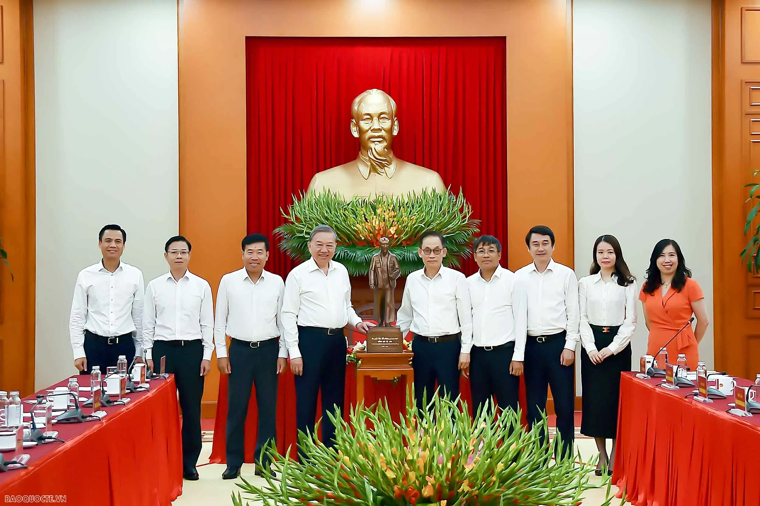 Tổng Bí thư Tô Lâm: Phát huy mạnh mẽ hơn nữa vai trò tiên phong và nhiệm vụ trọng yếu, thường xuyên của đối ngoại và hội nhập quốc tế Tổng Bí thư Tô Lâm: Phát huy mạnh mẽ hơn nữa vai trò tiên phong và nhiệm vụ trọng yếu, thường xuyên của đối ngoại và hội nhập quốc tế