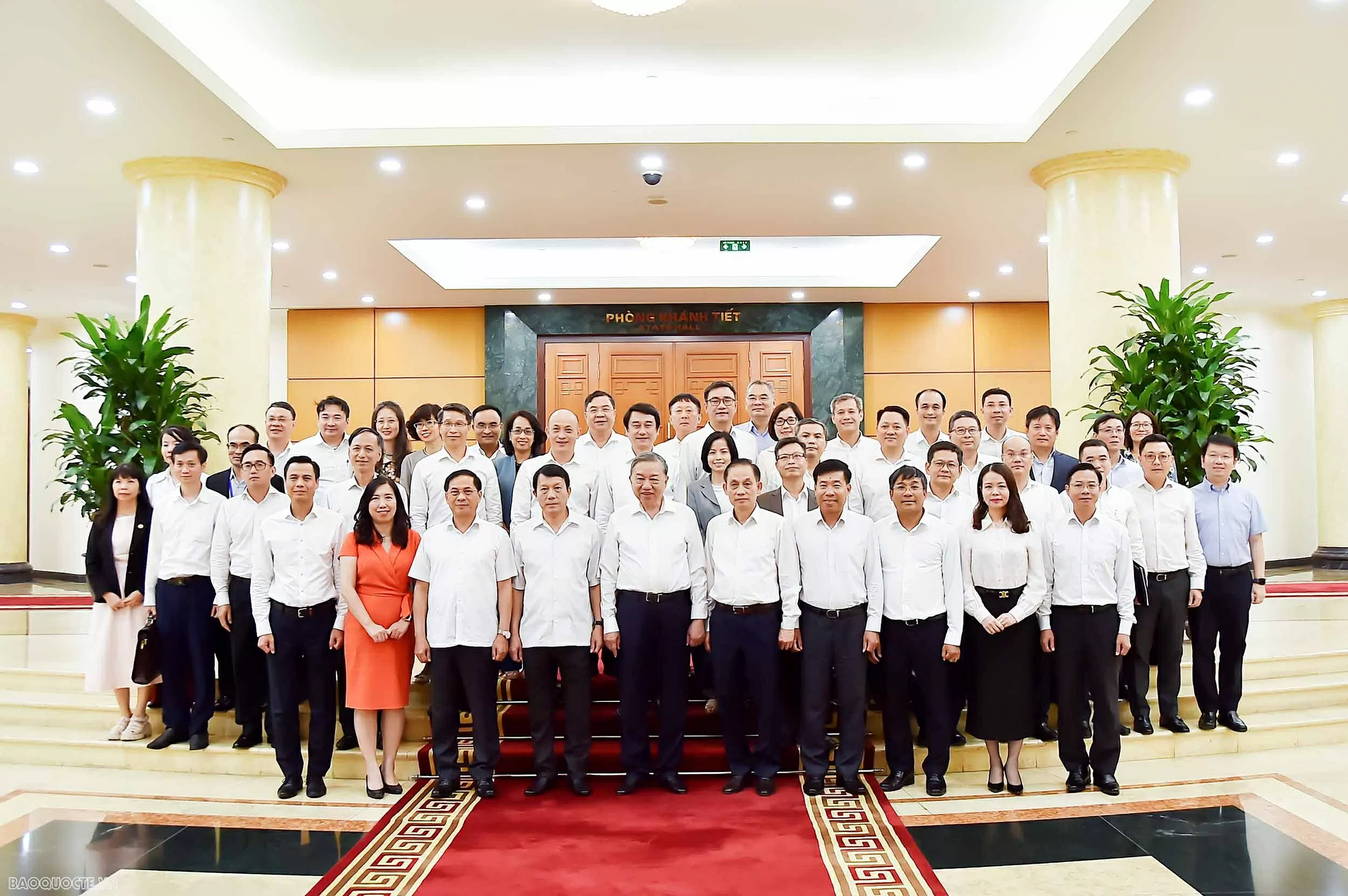 Tổng Bí thư Tô Lâm: Phát huy mạnh mẽ hơn nữa vai trò tiên phong và nhiệm vụ trọng yếu, thường xuyên của đối ngoại và hội nhập quốc tế Tổng Bí thư Tô Lâm: Phát huy mạnh mẽ hơn nữa vai trò tiên phong và nhiệm vụ trọng yếu, thường xuyên của đối ngoại và hội nhập quốc tế