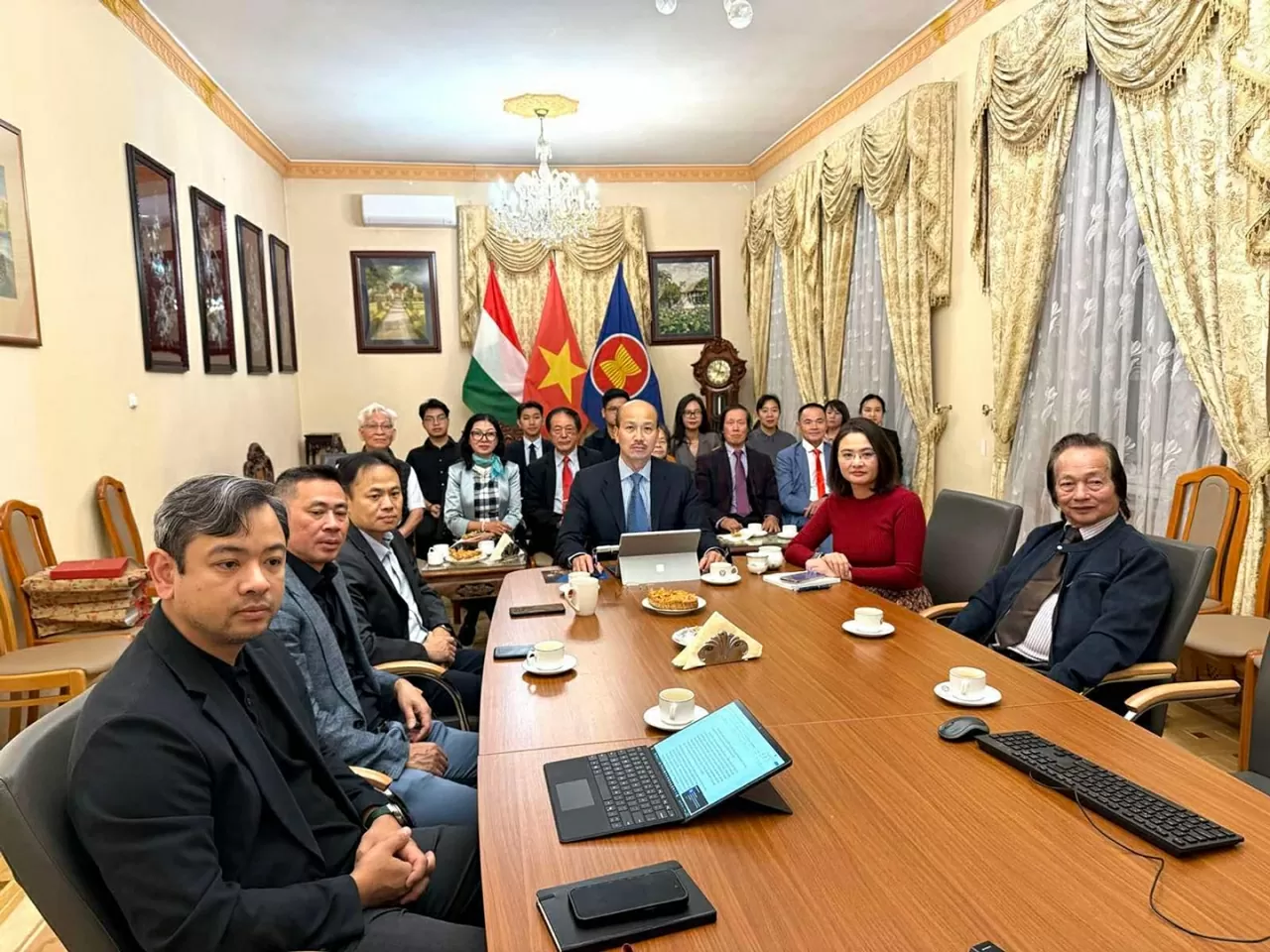 Điểm cầu Đại sứ quán Việt Nam tại Hungary. Điểm cầu Đại sứ quán Việt Nam tại Hungary.