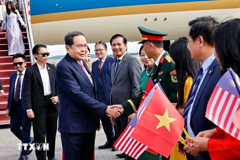 Chủ tịch Quốc hội đến Kuala Lumpur bắt đầu chuyến tham dự AIPA-46 và thăm chính thức Malaysia