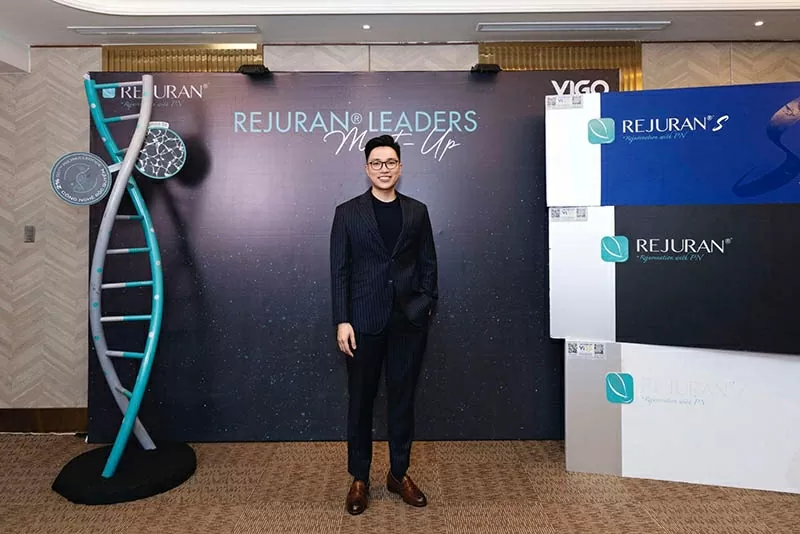 Dr. Khôi Nguyễn tại sự kiện Rejuran Leader.