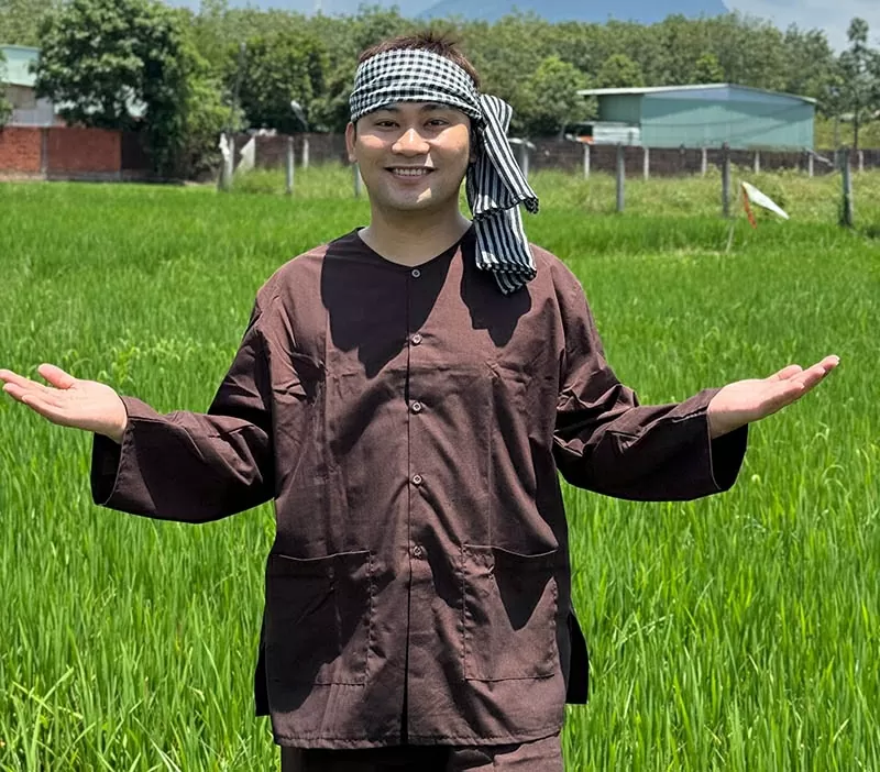 Anh Tiêu Hoàng Minh nổi tiếng nhờ sự dí dỏm và cách kể chuyện gần gũi trong mỗi video.