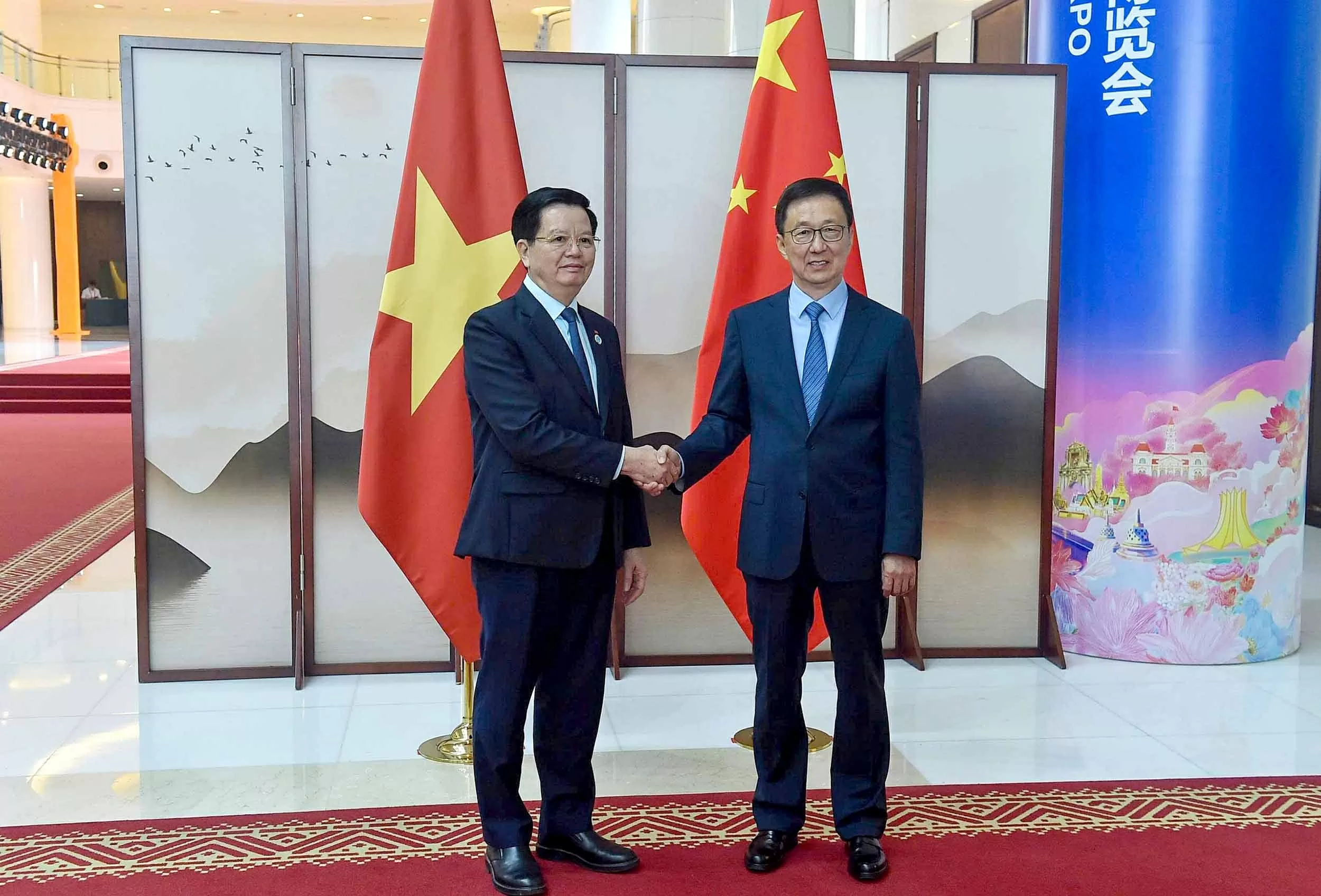 Phó Thủ tướng Mai Văn Chính hội kiến Phó Chủ tịch nước Trung Quốc Hàn Chính