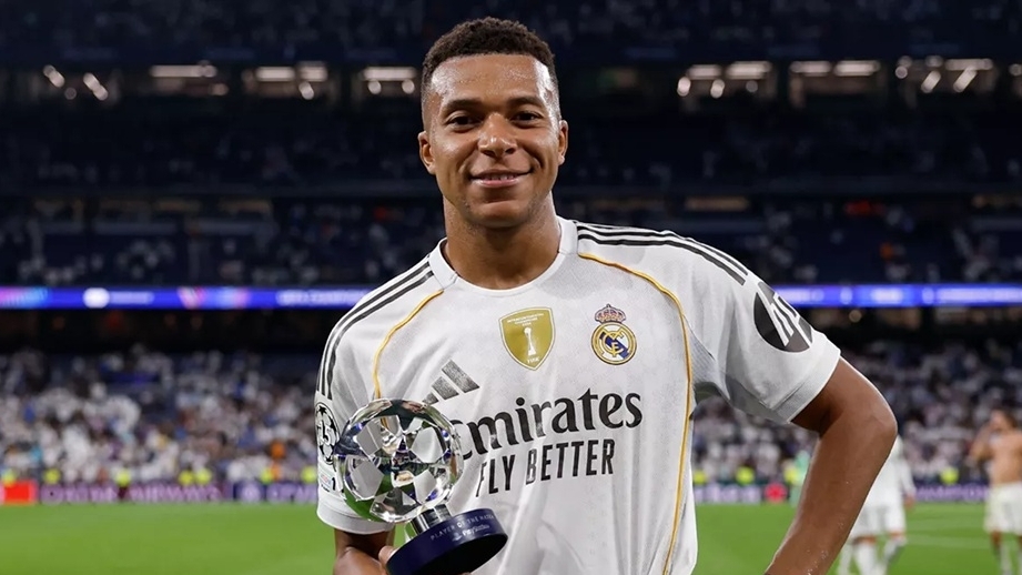 Mbappe sánh vai Cristiano Ronaldo, vượt Van Gol