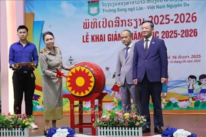 Không khí năm học mới tại Trường song ngữ Lào-Việt Nam Nguyễn Du