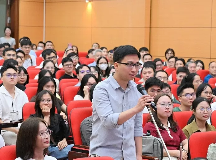 Truyền thông giáo dục nhìn từ màn hô tên chọn chuyên ngành Bác sĩ nội trú - Đại học Y Hà Nội