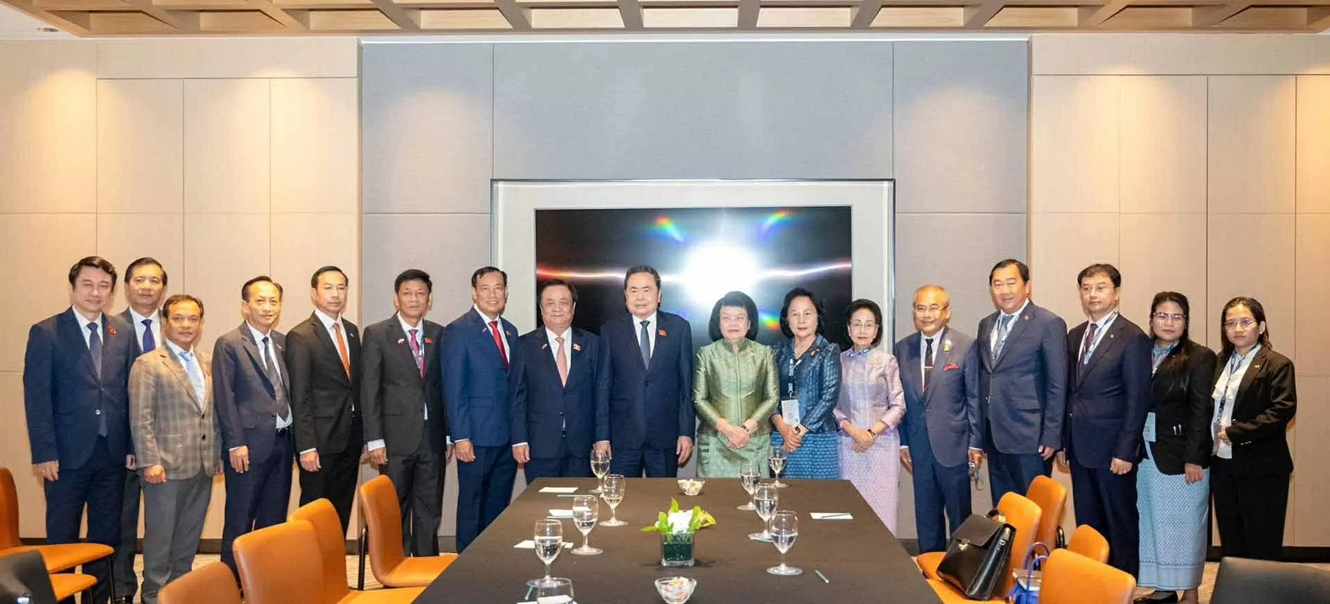 Chủ tịch Quốc hội Trần Thanh Mẫn gặp song phương các nhà lãnh đạo trong khuôn khổ AIPA-46 Chủ tịch Quốc hội Trần Thanh Mẫn gặp song phương các nhà lãnh đạo trong khuôn khổ AIPA-46