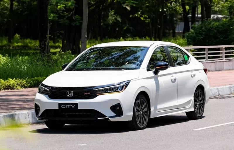 Top 5 xe sedan cỡ B bán chạy nhất tháng 8/2025: Honda City bức tốc mạnh mẽ.
