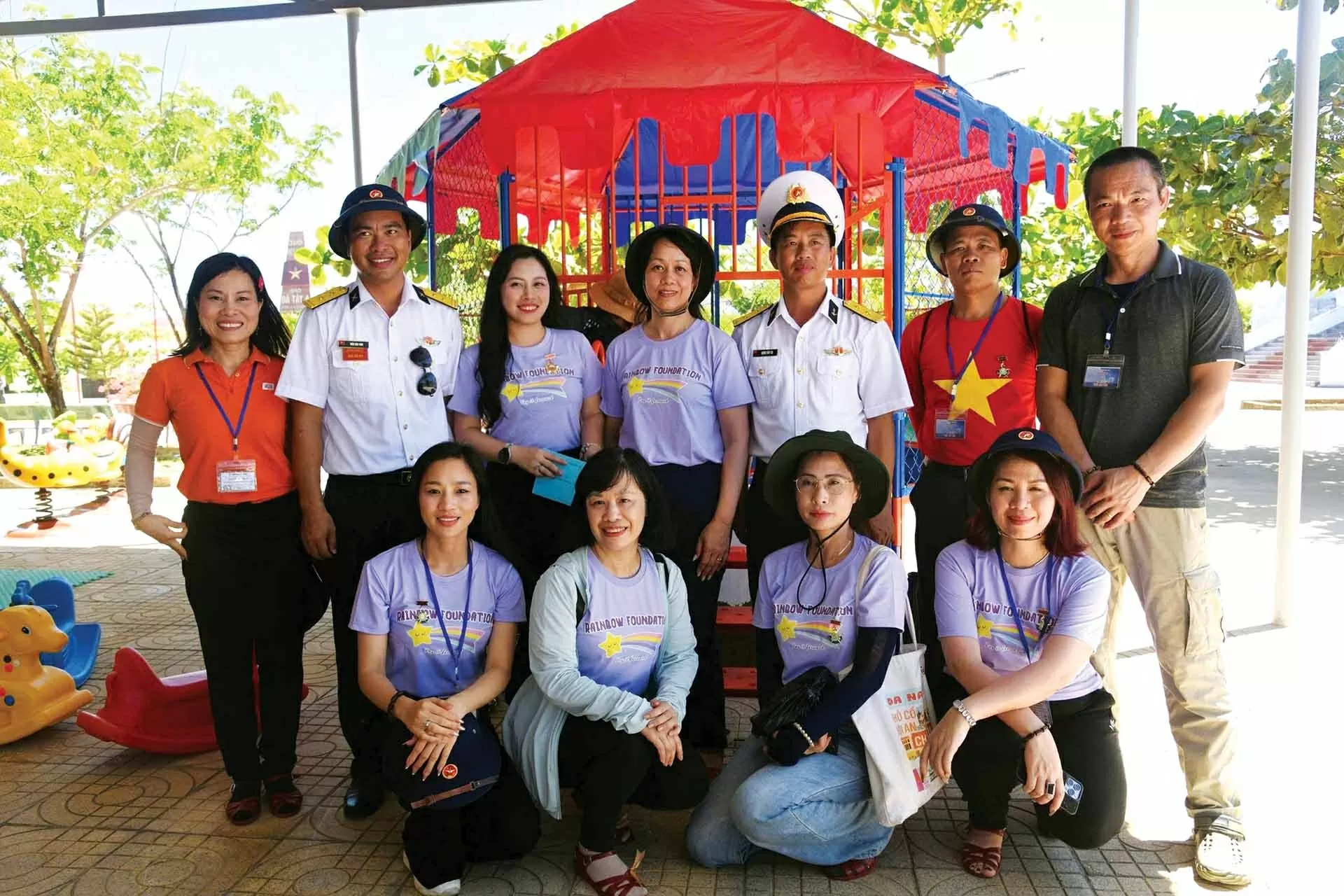 Cầu vồng trên đảo Đá Tây A