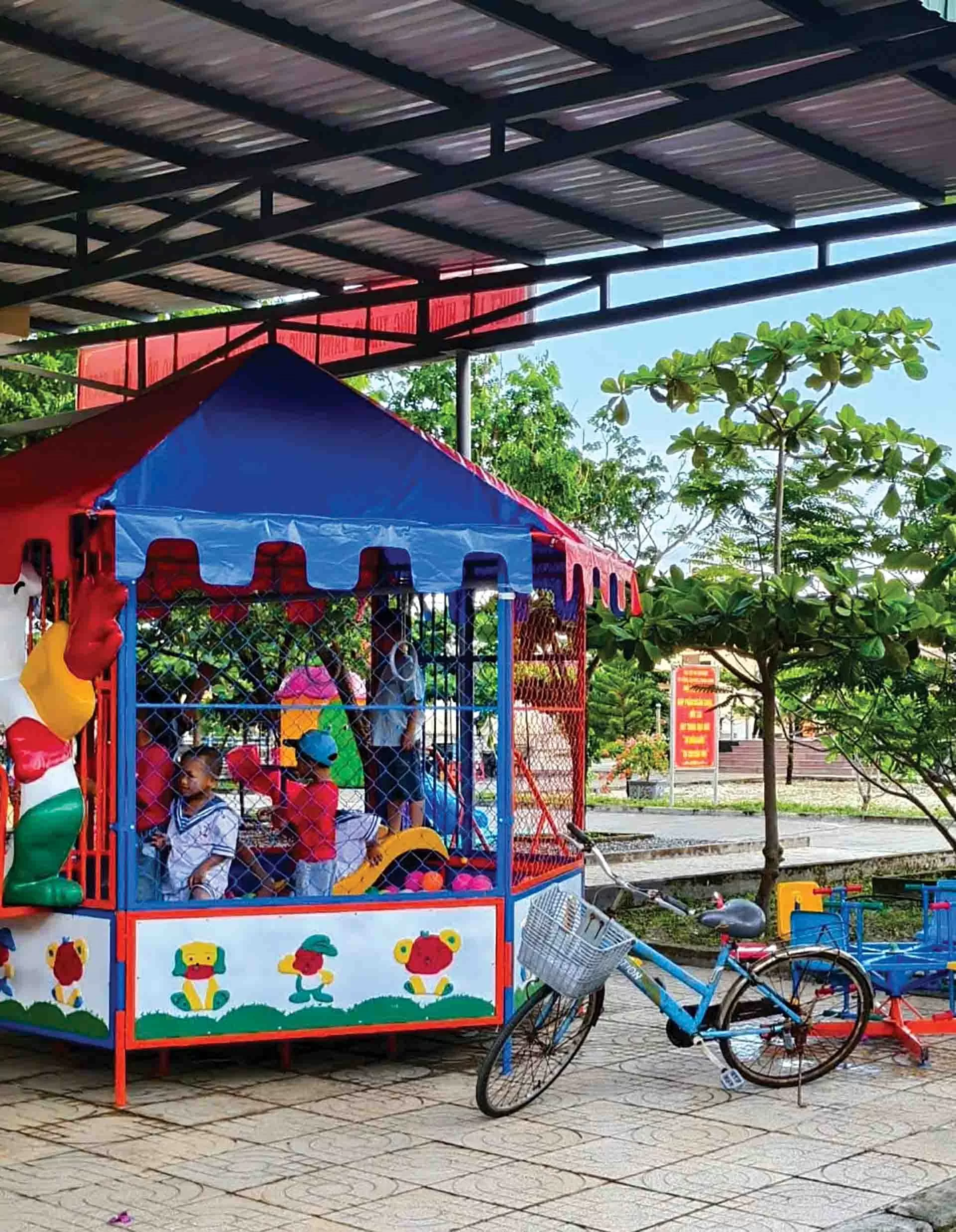 Cầu vồng trên đảo Đá Tây A