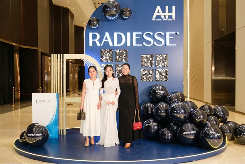 Đại diện K-MED tại giải thưởng danh giá, khẳng định uy tín và cam kết chuẩn y khoa của K-MED trong việc sử dụng sản phẩm Radiesse chính hãng