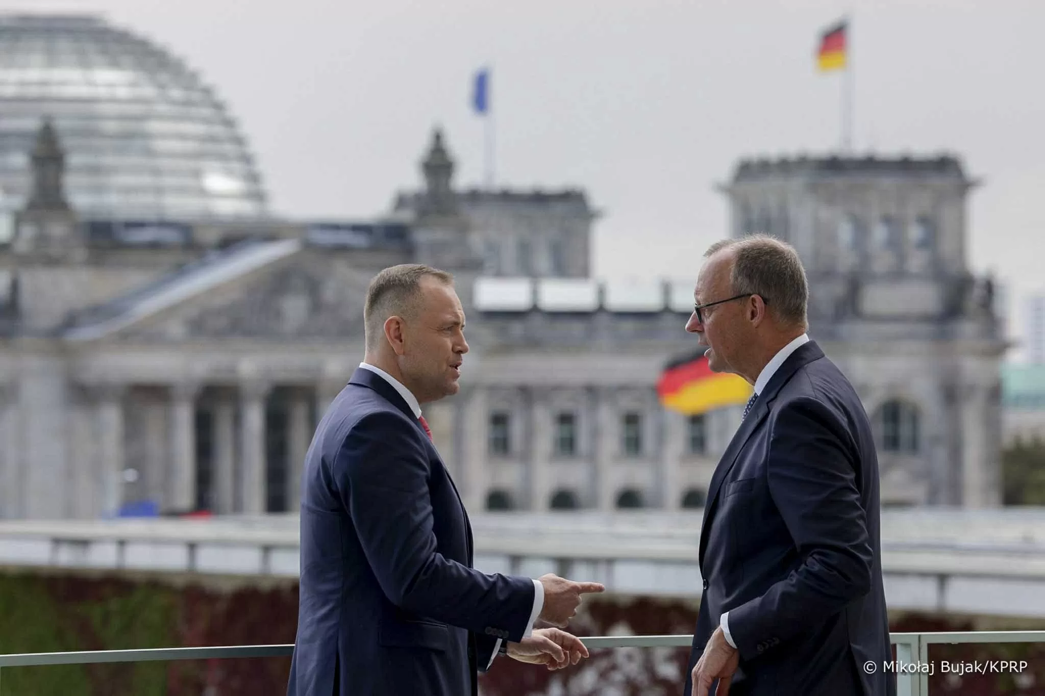 Tổng thống Ba Lan Karol Nawrocki (trái) và Thủ tướng Đức Friedrich Merz tại Berlin, ngày 16/9. (Nguồn: KPRP)
