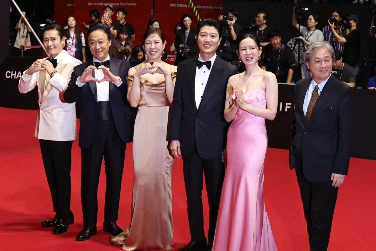 Những hình ảnh ấn tượng tại lễ khai mạc Liên hoan phim quốc tế Busan 2025 Những hình ảnh ấn tượng tại lễ khai mạc Liên hoan phim quốc tế Busan 2025