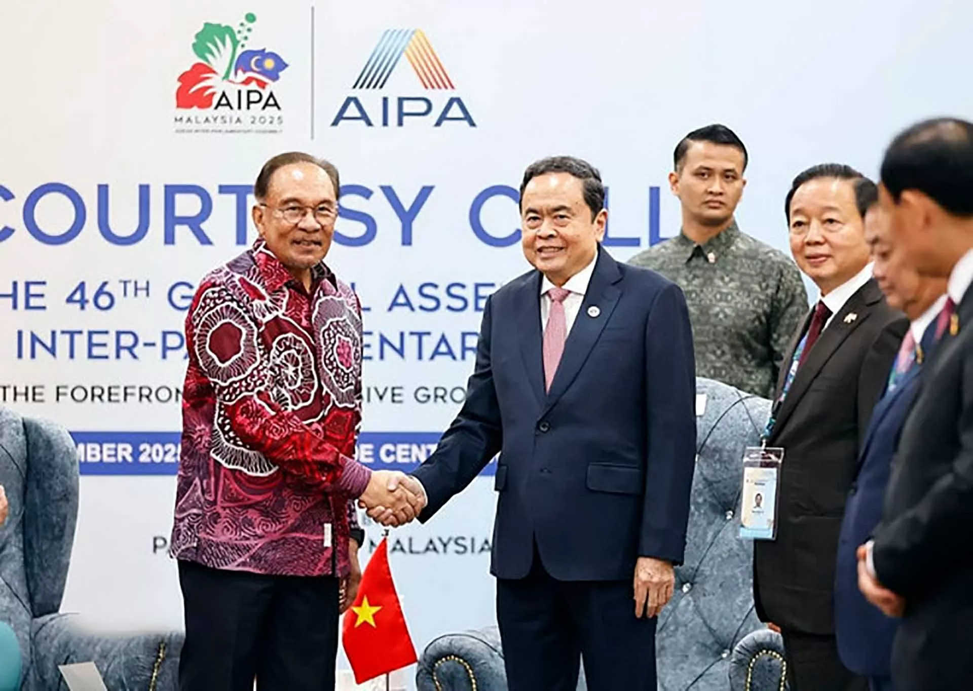 Chủ tịch Quốc hội Trần Thanh Mẫn hội kiến Thủ tướng Malaysia Anwar Ibrahim. (Nguồn: TTXVN)