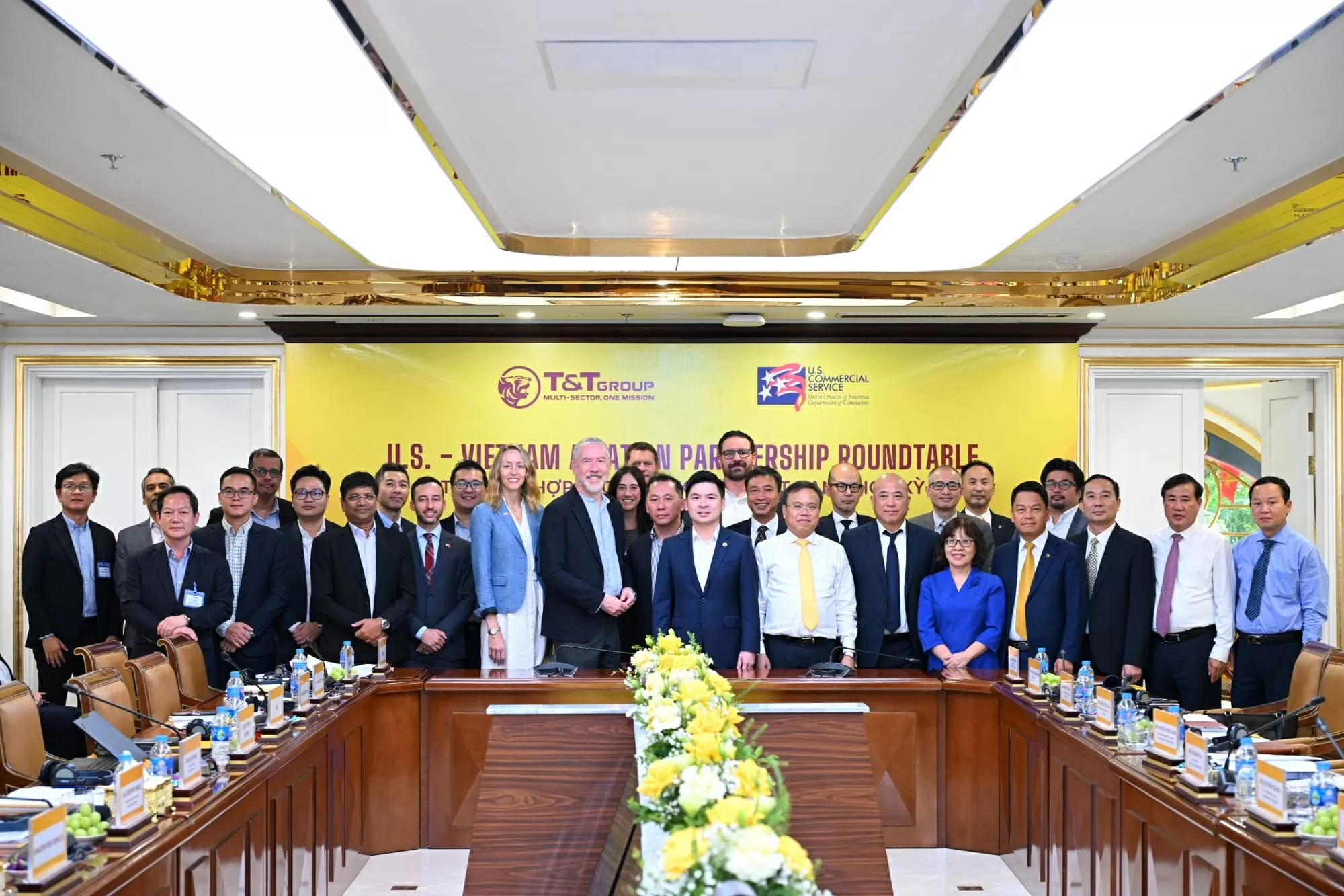 Nhiều 'ông lớn' Hoa Kỳ muốn hợp tác với T&T Group để phát triển công nghiệp hàng không tại Việt Nam Nhiều 'ông lớn' Hoa Kỳ muốn hợp tác với T&T Group để phát triển công nghiệp hàng không tại Việt Nam