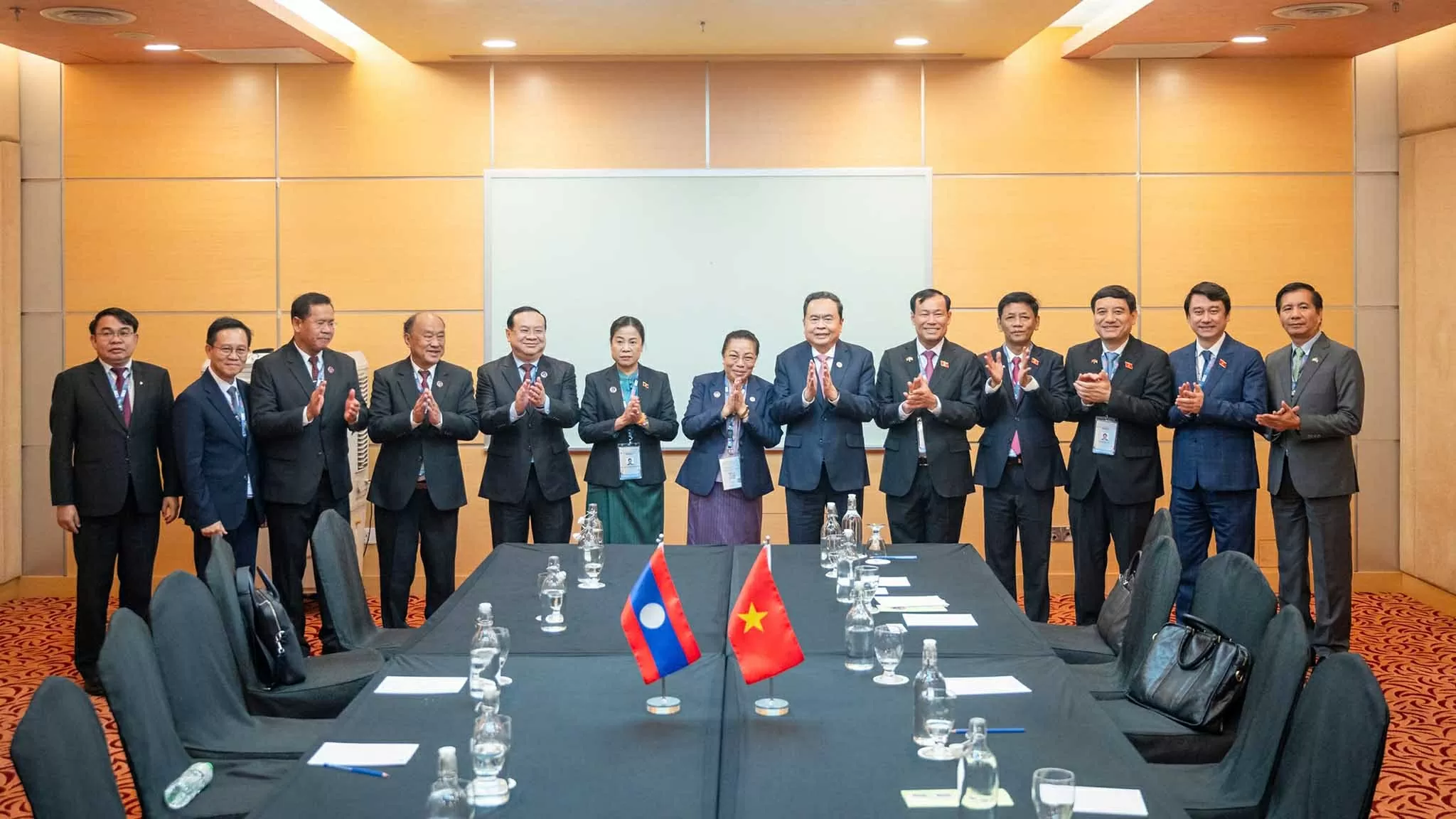 Việt Nam luôn sát cánh và ủng hộ mạnh mẽ, toàn diện công cuộc đổi mới, bảo vệ và xây dựng đất nước Lào Việt Nam luôn sát cánh và ủng hộ mạnh mẽ, toàn diện công cuộc đổi mới, bảo vệ và xây dựng đất nước Lào