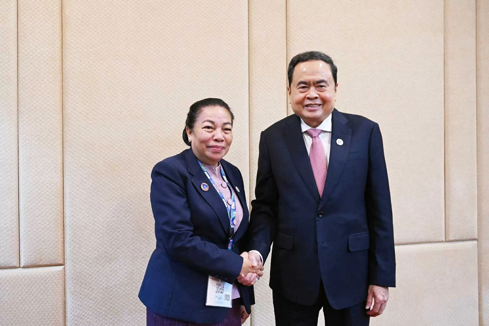 Việt Nam luôn sát cánh và ủng hộ mạnh mẽ, toàn diện công cuộc đổi mới, bảo vệ và xây dựng đất nước Lào Việt Nam luôn sát cánh và ủng hộ mạnh mẽ, toàn diện công cuộc đổi mới, bảo vệ và xây dựng đất nước Lào