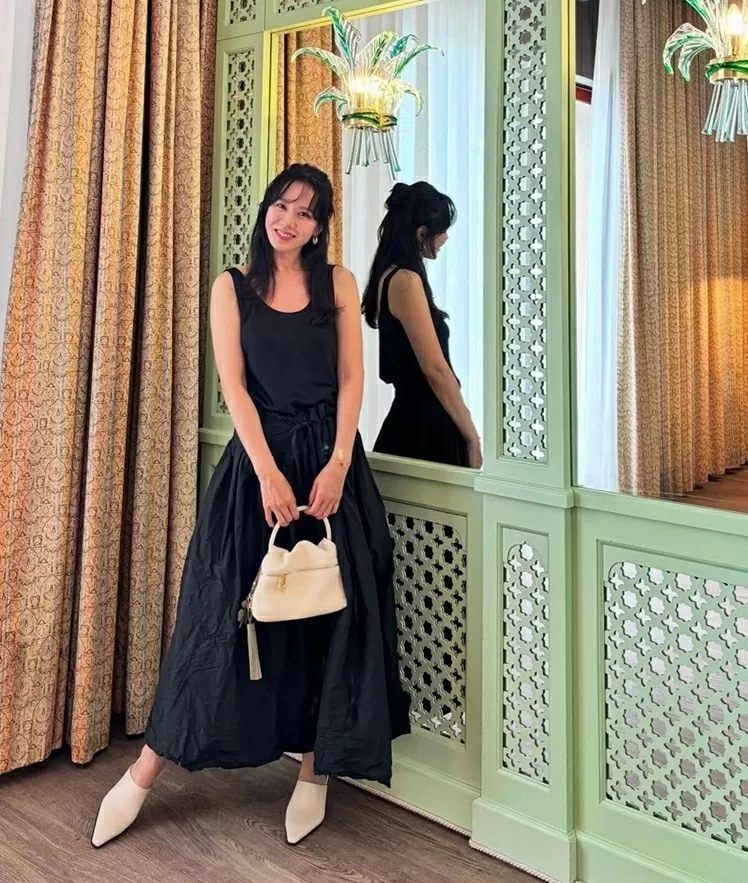 Những lần xuất hiện gần đây, Son Ye Jin khá chuộng kiểu tóc buộc nửa đầu. Cô chọn phong cách Son Ye Jin chuộng kiểu tóc buộc nửa đầu từ sự kiện sang trọng đến cuộc sống thường ngày