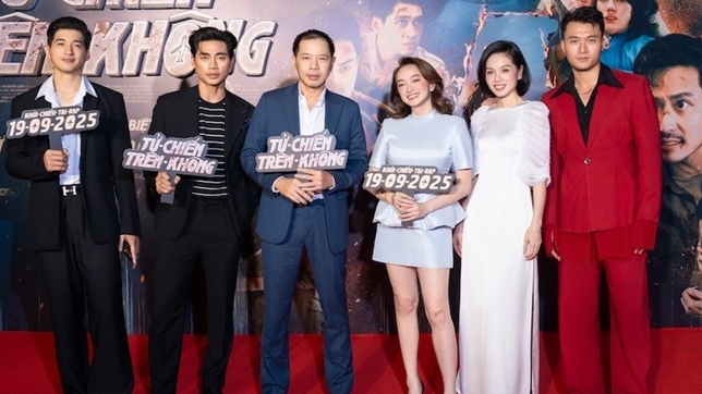 Phim 'Tử chiến trên không' ra mắt khán giả Hà Nội, NSƯT Quang Thắng dành lời khen đặc biệt