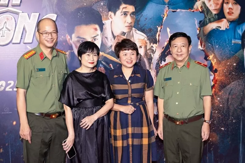 Phim 'Tử chiến trên không' ra mắt khán giả Hà Nội, NSƯT Quang Thắng dành lời khen đặc biệt Phim 'Tử chiến trên không' ra mắt khán giả Hà Nội, NSƯT Quang Thắng dành lời khen đặc biệt