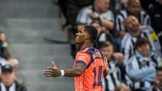 Rashford đi vào lịch sử, CĐV MU đòi sa thải HLV Amorim