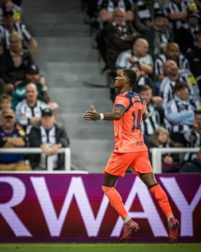 Rashford đi vào lịch sử, CĐV MU đòi sa thải HLV Amorim Rashford đi vào lịch sử, CĐV MU đòi sa thải HLV Amorim
