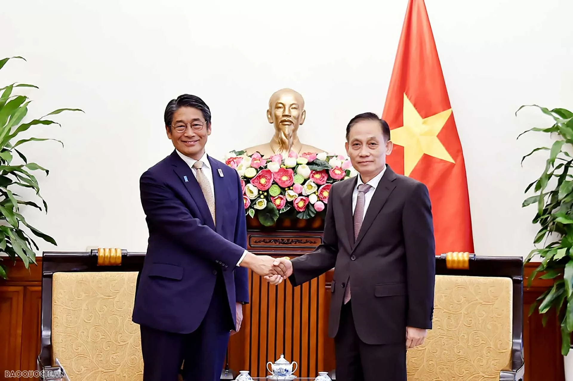 Quyền Bộ trưởng Ngoại giao Lê Hoài Trung tiếp Đại sứ Nhật Bản tại Việt Nam Ito Naoki