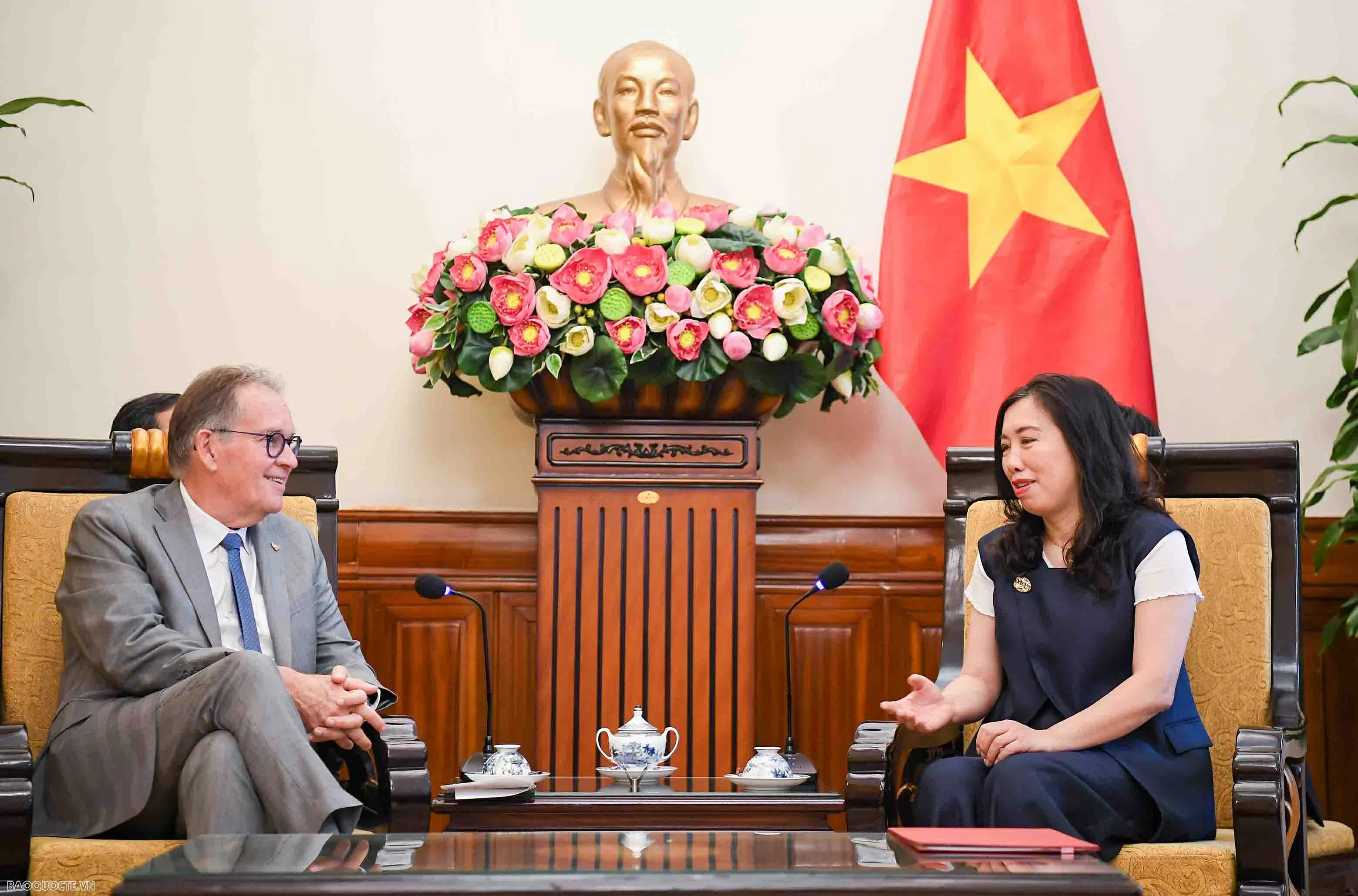 việt nam-phápThứ trưởng Ngoại giao Lê Thị Thu Hằng tiếp Nhóm Nghị sĩ hữu Pháp - Việt tại Thượng viện Pháp