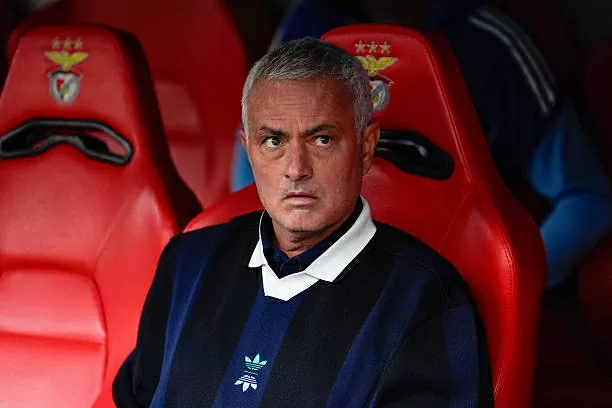 Vừa đến Benfica, Mourinho có thể ra đi ngay cuối mùa