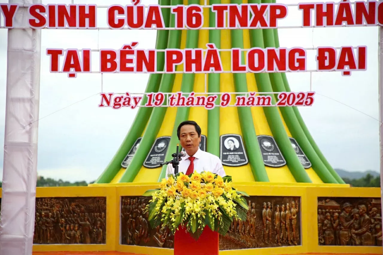 Khánh thành Khu tưởng niệm thanh niên xung phong hy sinh tại bến phà Long Đại