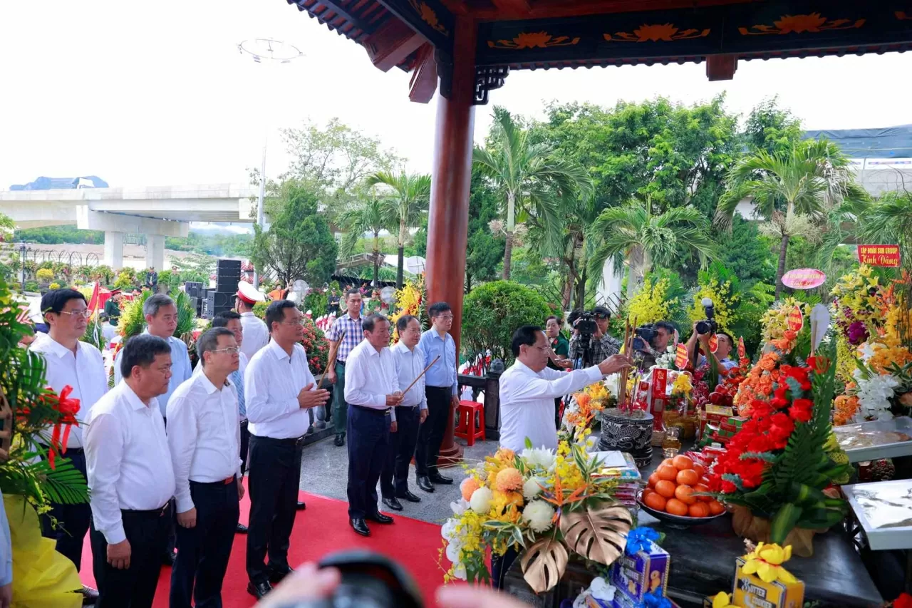 Khánh thành Khu tưởng niệm thanh niên xung phong hy sinh tại bến phà Long Đại