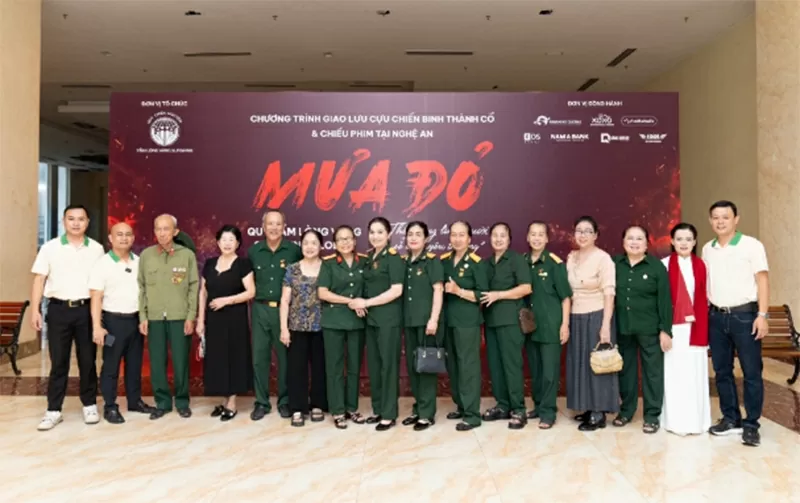 Quỹ Tấm lòng vàng SUNSHINE GLOBAL tổ chức chiếu phim 'Mưa đỏ', thắp sáng tri ân tại Nghệ An