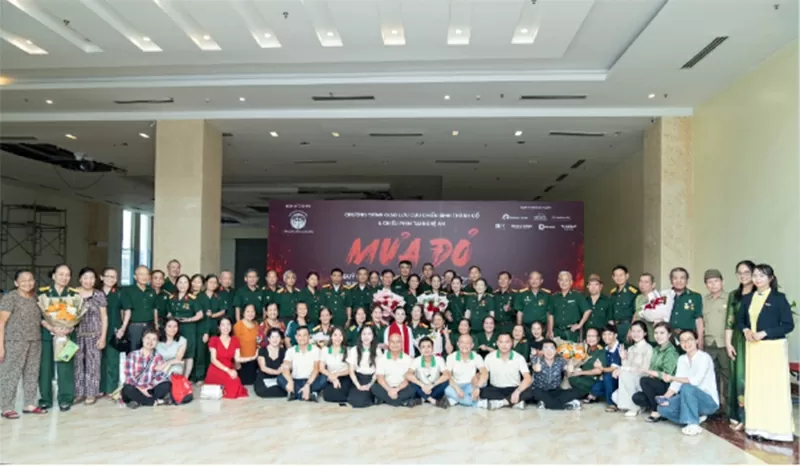 Quỹ Tấm lòng vàng SUNSHINE GLOBAL tổ chức chiếu phim 'Mưa đỏ', thắp sáng tri ân tại Nghệ An