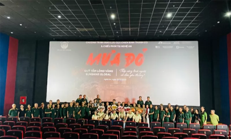 Quỹ Tấm lòng vàng SUNSHINE GLOBAL tổ chức chiếu phim 'Mưa đỏ', thắp sáng tri ân tại Nghệ An