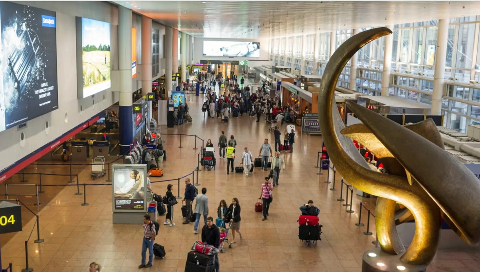 Nhiều sân bay ở châu Âu bị gián đoạn